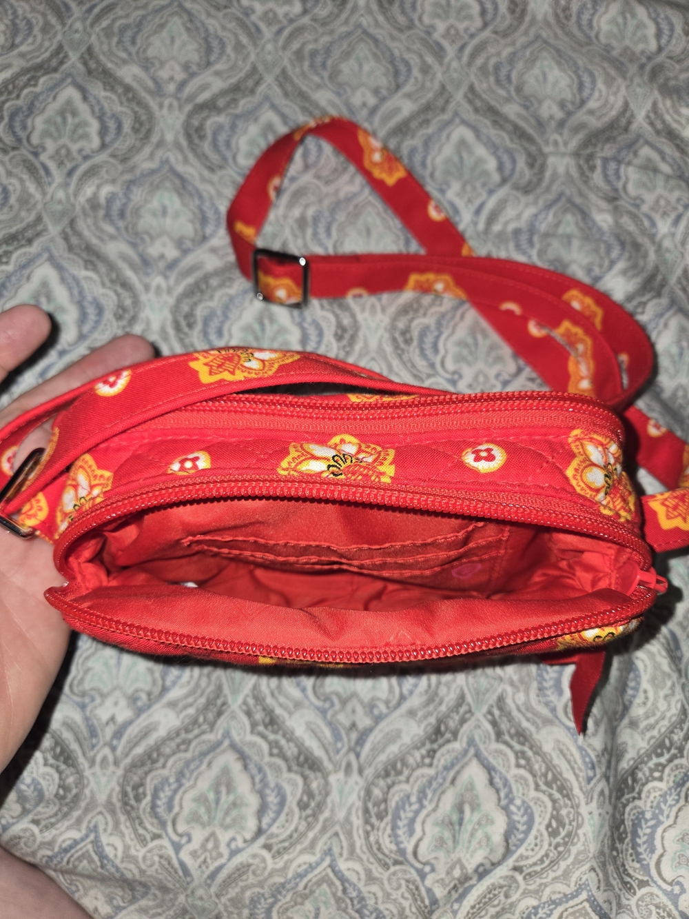 Vera Bradley Red Quilted Floral Kansas City Chiefs Crossbody - Picture 4 of 4